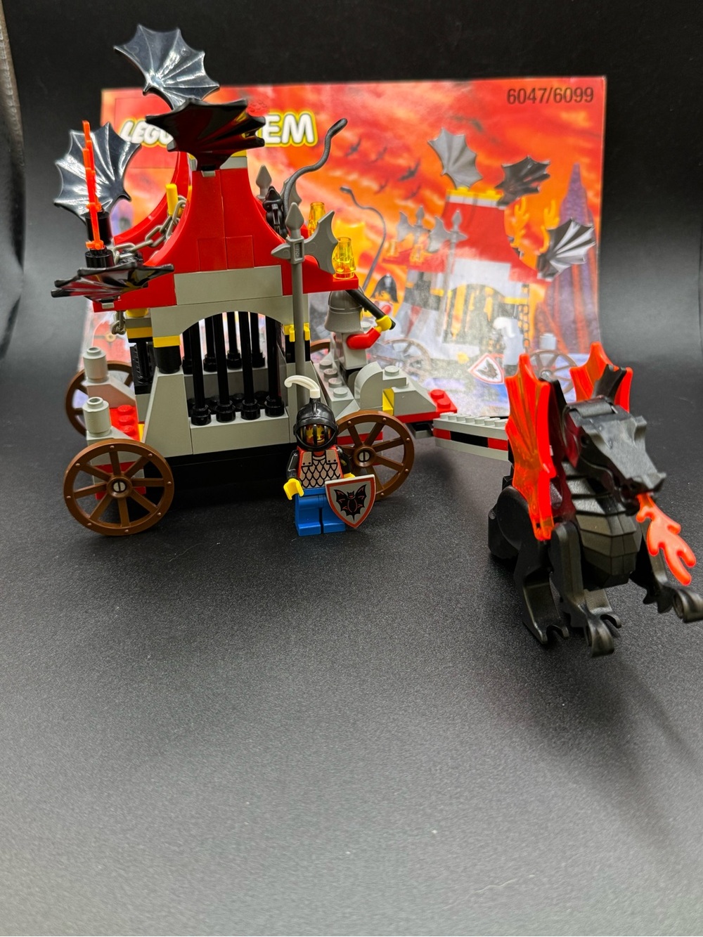 VTG LEGO Castle Fright Knights Traitor Transport set (6047) 2 Mini-Figures As Is